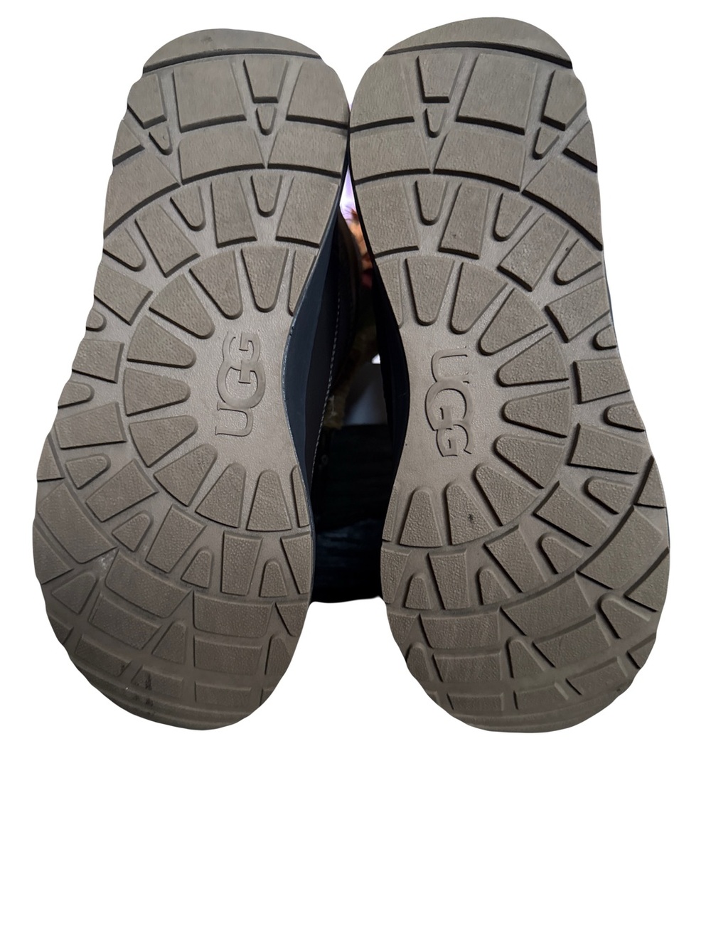 UGG - Picture 2 of 6